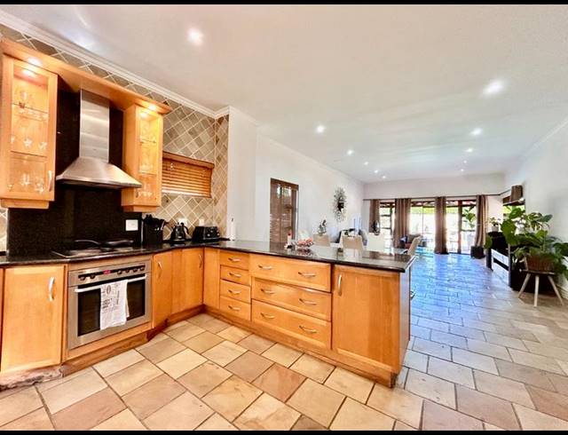4 BEDROOM HOUSE FOR SALE IN PECANWOOD ESTATE